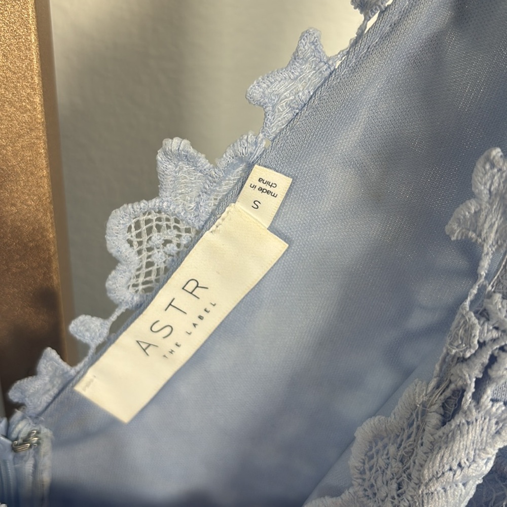 Astr The Label Women’s Blue V-Neck Lace Dress Wedding Small - Picture 4 of 6